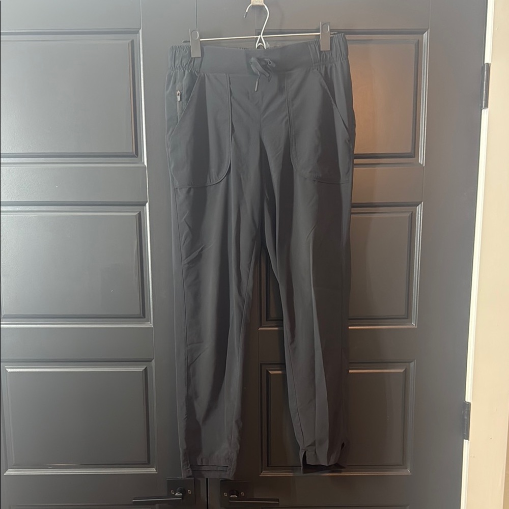 All in Motion Black Cropped Ankle Pants